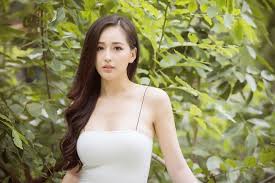 Bà sinh thuộc cung (chưa rõ), cầm tinh con (giáp) trâu (ất sửu 1985). Mai PhÆ°Æ¡ng Thuy Láº§n Ä'áº§u Tham Gia Ky á»©c Vui Váº» Giáº£i Tri