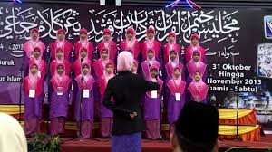 Teks debat atau teks diskusi adalah teks yang menyajikan sejumlah pendapat dari berbagai sudut pandang terkait dengan permasalahan tertentu. 2013 Kalam Jamaei By Shamnote8