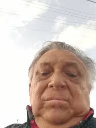 El que con lobos anda aullar aprende