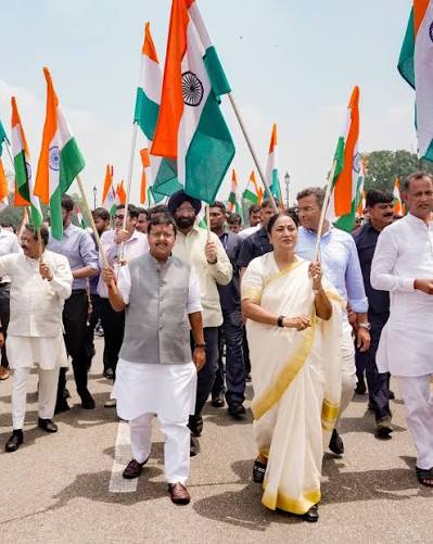 नई दिल्ली में 'हर घर तिरंगा' अभियान के तहत तिरंगा मार्च निकाला गया. इस मार्च में मुख्यमंत्री रेखा गुप्ता, बीजेपी अध्यक्ष नितिन नबीन समेत कई ...