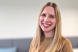 Lindsey Henning's Instagram, Twitter & Facebook