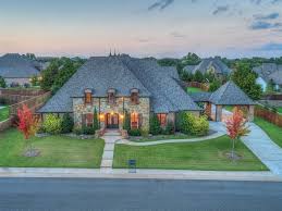 875 000 2401 Ranch House Rd Edmond Oklahoma Www 2401ranchhouse Com Iron Horse Ranch Gated White Oak Realtor Wya Ranch House Pool Houses Horse Ranch