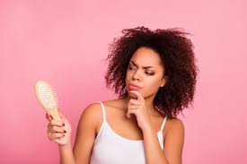 La perte de cheveux chez les femmes se présente sous différentes formes. Les Implants Capillaires Pour Femme Qunomedical