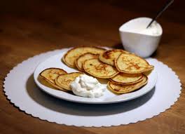 Omas Mini Buttermilch Pfannkuchen Rezept Frag Mutti Rezept Buttermilch Lebensmittel Essen Pfannkuchen