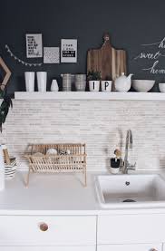 Diy Kuche Neu Gestalten Mit Tafelfarbe Kuchenwande Schnell Und Einfach Umgestalten Kuche Dekori Kuche Neu Gestalten Dunkelgraue Wande Farben Fur Kuchenwande