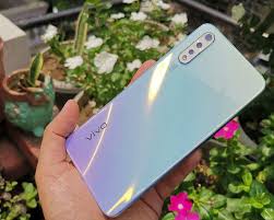 Aqui você encontra nossas campanhas, vídeos tutoriais, transmissão de eventos e a programação da vivo tv www.vivo.com.br Vivo S1 Unboxing Video Vivo S1 Dials In Style With Glass Back Triple Rear Camera