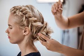 Suite à une mâtinée de démonstration, nos jeunes en bp coiffure de 1ère année ont pu s'exercer sur tête malléable à la préparation de chignon. Candidat Libre Cap Metiers De La Coiffure Karis Ecole De Beaute En Ligne