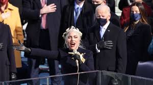 Lady gaga stole the show on wednesday at the inauguration of us president joe biden and vice president kamala harris. Biden Vereidigung Lady Gaga Singt In Hunger Games Kleid Promiflash De