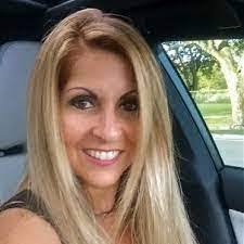 Lisa Galluzzo's Instagram, Twitter & Facebook