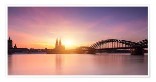 Unsere skyline von köln zeigt die wunderschöne stadt am rhein, in ihren schönsten facetten. Rclassen Koln Skyline Sonnenuntergang Silhouette Poster Online Bestellen Posterlounge De