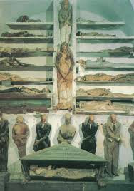 Her father mario lombardo, who was an local official, engaged noted embalmer, alfredo salafia to mummify her body. Katakumby Kapucynow W Palermo Wikipedia Wolna Encyklopedia