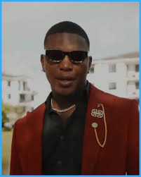 Le chanteur Wendy Lapointe @wendy_tanbou a clôturé le concert-hommage  organisé en mémoire de @mikaben509, ce jeudi 16 octobre, en interprétant «  Ou Pati ». Lors de sa prestation, le maître de cérémonie, @