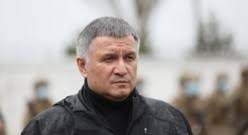 Якої думки депутати про звільнення глави мвс у четвер, 15 липня, народні депутати змістили арсена авакова з посади, яку він обіймав понад сім років. Avakova Mozhut Vidpraviti U Vidstavku Voseni Zmi Slovo I Dilo