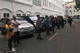 The tremor, which occurred 11 kilometers northeast of abra de ilog town at 9:09 a.m., was tectonic in origin and had a depth of 110 kilometers, according to phivolcs. Magnitude 5 5 Quake Rocks Metro Manila Luzon Philstar Com