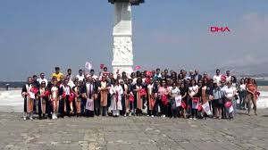 Izmir'in beş devlet üniversitesinden biridir. Izmir Demokrasi Universitesi Nden 15 Temmuz Yuruyusu Haberler