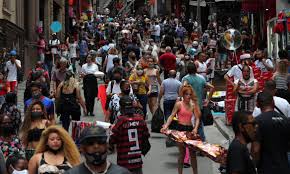 Apenas atividades essenciais podem funcionar, como supermercados, farmácias e lojas. Sao Paulo Retorna Para A Fase Vermelha No Periodo De Festas Agencia Brasil