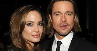 Angelina Jolie emiatt könyörög régóta Brad Pittnek: egy bennfentes kotyogta  ki