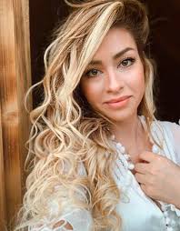 Ceylan Koynat Sac Rengi Ve Modelleri Bakimli Kadin Sac Rengi Sac Dogal Sac