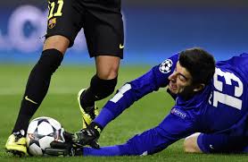 Chelsea have signed genk goalkeeper thibaut courtois for an undisclosed fee and immediately loaned the belgian to spanish side atletico madrid. Keeper Thibaut Courtois Caught Between Atletico Madrid Chelsea Wsj