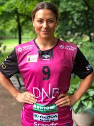 30 year old handball player #1. Bekreftet Nora Mork Klar For Vipers