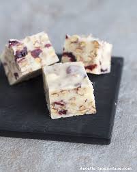Fudge Chocolat Blanc Noix De Pecan Et Canneberges Recette Americaine Recette Macaron Pistache Fudge Chocolat