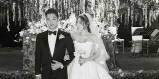 May your days together be filled with lots of love and laughter. Big Bang S Taeyang And Min Hyo Rin Are Officially Married