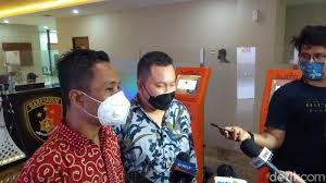 Sosok novel baswedan sebetulnya cukup dikenal di kalangan masyarakat anti korupsi novel baswedan lahir di semarang, 22 juni 1977 ini merupakan lulusan akademi. Ppmk Ke Bareskrim Hendak Laporkan Novel Baswedan Soal Twit Ustadz Maaher