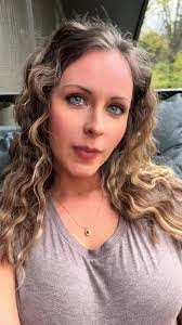 Sarah Shewmake's Instagram, Twitter & Facebook