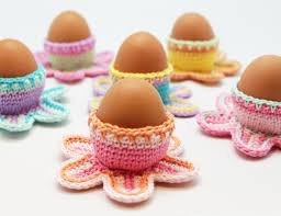 Und wenn du schon einmal dabei bist, häkel dir doch auch zur jahreszeit passende kleidung mithilfe unserer. Lustige Und Farbenfrohe Eierbecher Hakeln Fur Ostern Mit Gratis Anleitung Foto Veroffentlicht Von Grossstadtkind Auf Spaaz De