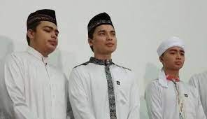 Anak ustaz arifin ilham, muhammad alvin faiz, heran banyak pihak yang menganggap poligami adalah hal muhammad alvin faiz ,anak ustaz arifin ilham, saat ditemui grid.id di xxi epicentrum. Curhatan Larrisa Chou Soal Watak Alvin Faiz Bocor Ameer Azzikra Dukung Kakaknya Seleb Tempo Co
