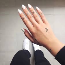 I love small tattoos and decided to make a tumblr to showcase the wide selection of examples. Kyxvo Tumblr Tattoos Small Cute
