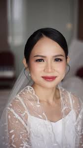 Pentingnya trial itu biar MUA dan bride-to-be sama-sama tau dan belajar  kondisi kulit bride, jadi kalau skin barriernya masih belum baik dan belum  optimal untuk di-makeup, jadi ada waktu untuk ...