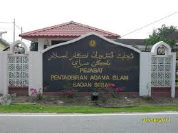 Tindakan seorang lelaki membuat kenyataan jelek dan menghina beberapa tokoh agama dan pemimpin negara, menerusi video di facebook atas nama farhan hazard, berakhir dengan dia ditahan polis, awal pagi tadi. Pejabat Agama Bagan Serai Home Facebook