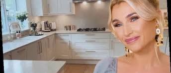 Your one stop shop for gourmet cooking and kitchen supplies, shopping for kitchen tools, chefs catalogs, cutlery and more. Billie Faiers Shows Off Her Glamorous Kitchen Renovation At Essex Home Hot Lifestyle News
