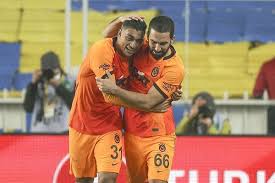 Sarı kart 90' fenerbahçe'de caner erkin, mohamed'e yaptığı sert faulün ardından sarı kart gördü. Fenerbahce Galatasaray Derbisi Canli Anlatim Izle Fenerbahce Galatasaray Maci Canli Anlatim Takvim