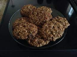 Place oat bran, rolled oats, fiber one, bran flakes, raisins and walnuts in a bowl. High Fiber Oatmeal Cookies Recipes High Fiber Foods Cookie Recipes Oatmeal Raisin