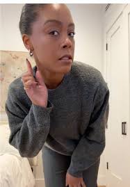 What to Wear with A Gray Aritzia Sweater