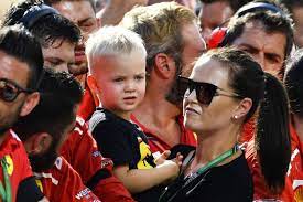 Maybe you would like to learn more about one of these? Apja Fia Igy Repeszt A Kis Raikkonen Motoron Vezess