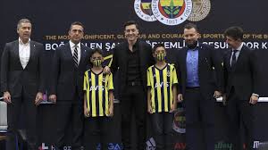 Alanya'da ilk 11'de sahaya çıkan mesut özil'in ise ikinci devre oyuna girmesi planlanıyor. Mesut Ozil Resmen Fenerbahce De
