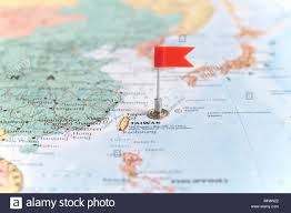 Erde weltkarte globus, weltkarte, blaue weltkarte, asien karte, atlas, blau png. Kleine Rote Fahne Kennzeichnung Der Insel Taiwan Auf Einer Weltkarte Stockfotografie Alamy