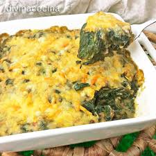 Este rollo de salmón y espinacas es ideal como aperitivo para las fiestas navideñas, perfecta para he utilizado salmón para el relleno porque la combinación es espectacular, pero podéis cocinarlo. Espinacas Gratinadas Receta De Divina Cocina
