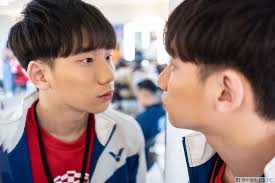 已經拿下東京奧運資格的台灣蝶王王冠閎，上個月在全運會剛打破自己所保持的200公尺蝶式全國紀錄，今天更在美國公開賽中游出1分55秒82，僅次於地主選手luca urlando的1分55秒60摘下銀牌，也成為台灣史上首位在美國公開賽摘下獎牌的選手。 標籤:王冠閎, 王星皓, 東京奧運, 游泳, 美國公開賽 Azr Mqd7s85dkm