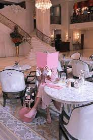 Luxury furniture store bringing premium indian & international furniture brands for homes & workspaces #3 mirania gardens, 11f, east topsia road,. Finden Sie Die Besten Stucke Heraus Die Zum Klassischen Luxus Lifestyle Passen Essentialho Luxury Lifestyle Women Rich Girl Lifestyle Luxury Lifestyle Dreams