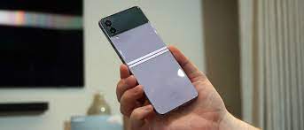 He opens the galaxy z fold 2 box, takes out the galaxy z fold 2 and 25w super fast charger. Lgq X0v Xuym5m