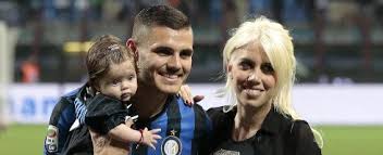 Looks radiant in a black maxi dress as she. Footballitalia Pa Twitter Wanda Nara Wife Of Fcim Striker Mauro Icardi Sued By Maxi Lopez For Publishing His Phone Number Online Https T Co Usdlqwjxol Argentina Https T Co Tygyybfocf