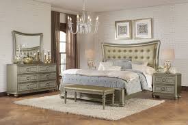 Stylish Reign The Dynasty King Bed Combines A Regal Golden Finish With Mirrored Accents And Hollywo Dormitorios Recamaras Dormitorio De Ensueno Muebles Sofas