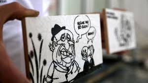 Demirel In Karikaturleri Ve Sozleri Seramik Uzerine Islendi