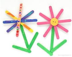 1001 Tutos Ultra Faciles Et Exemples D Activite Manuelle Facile 3 5 Ans Artisanat De Fleurs Activite Manuelle Facile Bricolages Avec Des Batonnets De Glace