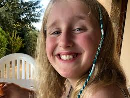 Getting ready for our live tonight @kitandkaboodlejane ! This is a gorgeous  coral dress, dipped-back hem, slight tie-die feel to the subtle print, deep  v neck and frankly the floaty dress of