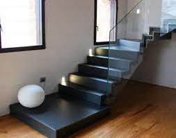 In una casa a più piani le scale sono indispensabili, ma possono diventare un importante complemento di arredo, che non deturpa, ma anzi valorizza l'ambiente e non ruba, ma piuttosto consente di guadagnare spazio. Scale Da Interni Di Design Per Arredamento Interno